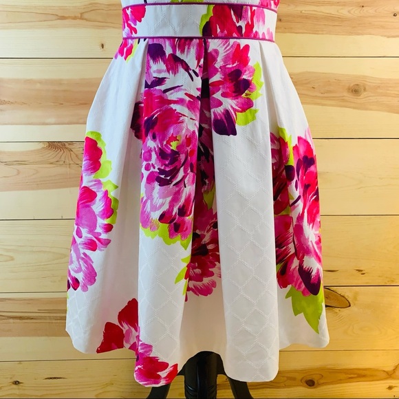 Trina Turk white floral fit & flare V neck dress 4 - Picture 9 of 13
